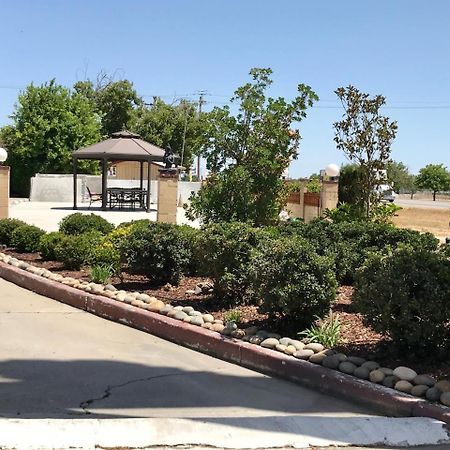 Town & Country Motel Livingston Exterior photo