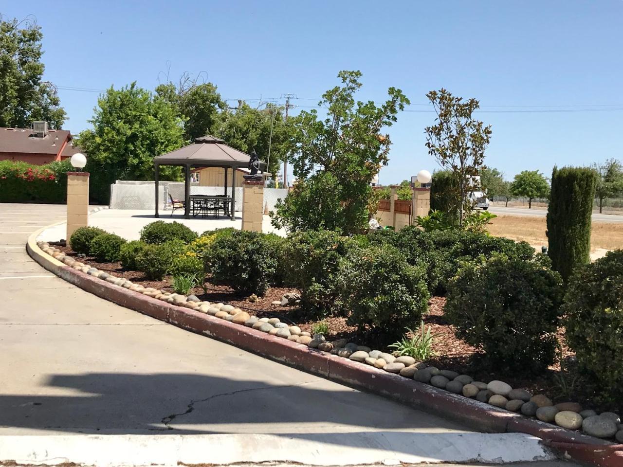 Town & Country Motel Livingston Exterior photo