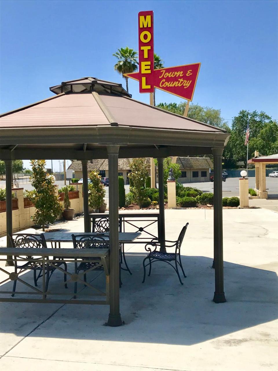 Town & Country Motel Livingston Exterior photo